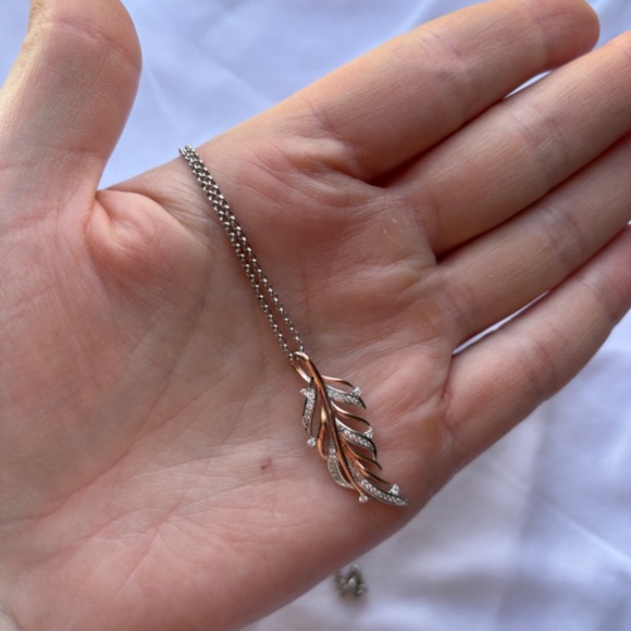 Unknown brand sterling silver leaf necklace - Picture 3 of 6